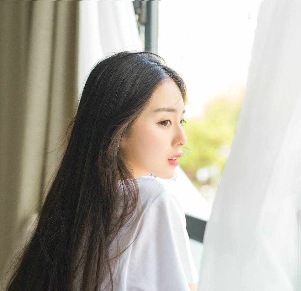 伤心是一种最堪咀嚼的滋味。如果不经过这份疼痛——度日如年般地经过。不可能玩味其他人生的欣喜。——三毛《亲爱的三毛》